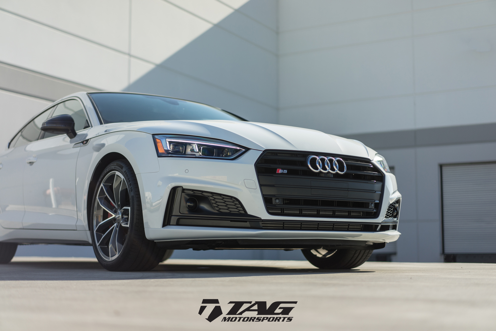 Black optics in US via Exclusive for S5 Sportback?
